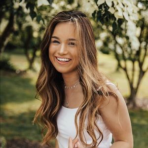 Meet your Posher, Hailee